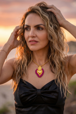 Collar milagritos dorado con rosa